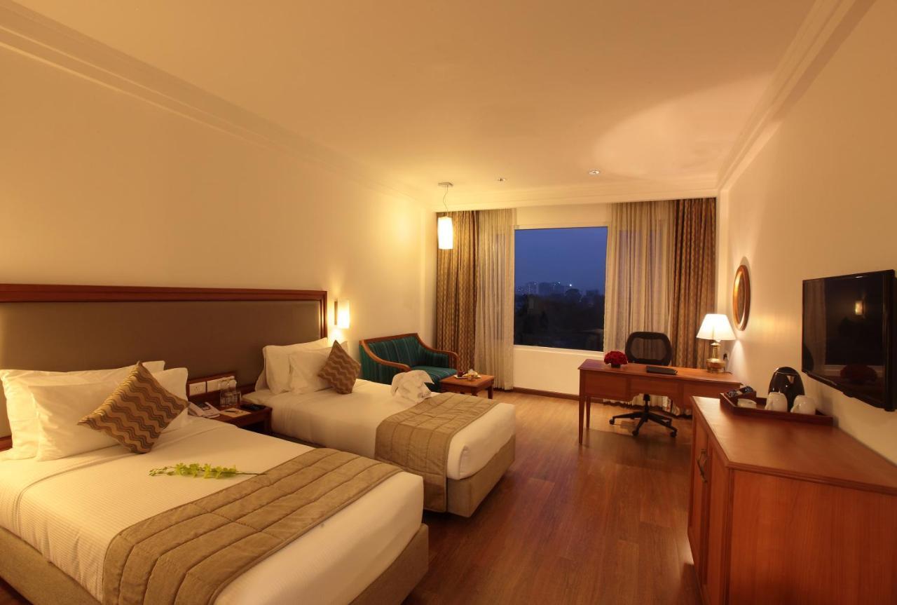 Monsoon Empress Kochi Hotel Bagian luar foto