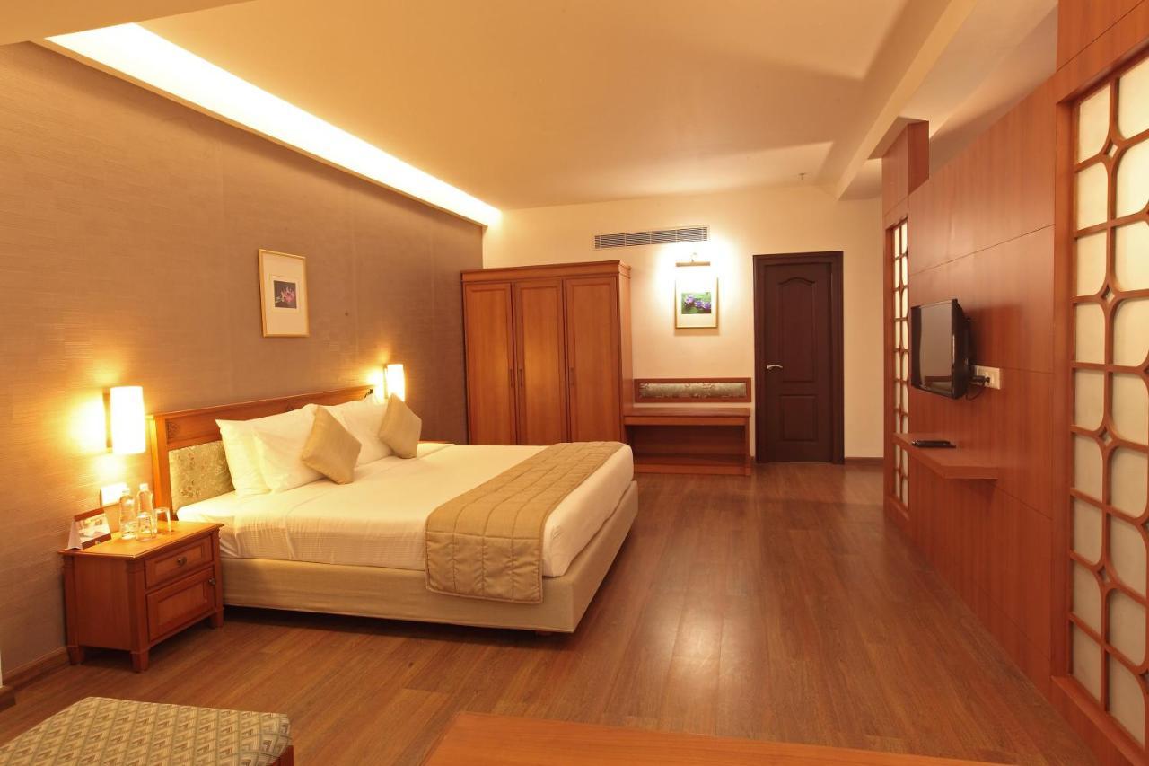 Monsoon Empress Kochi Hotel Bagian luar foto