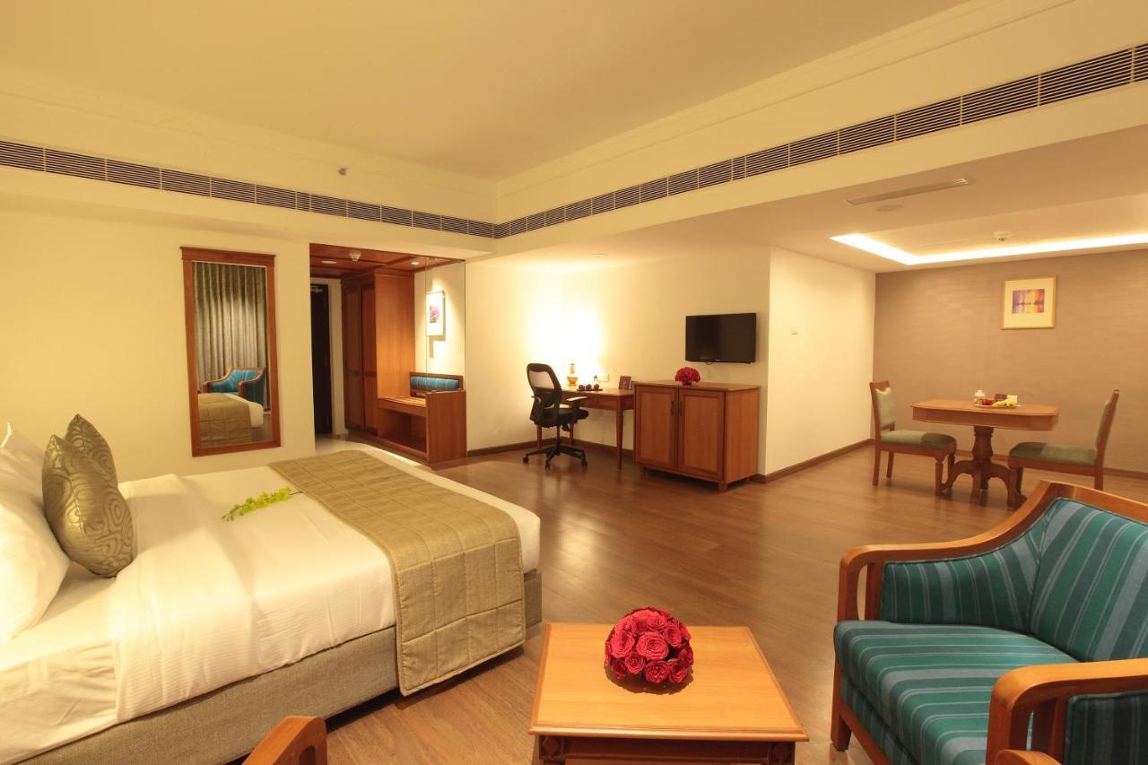 Monsoon Empress Kochi Hotel Bagian luar foto