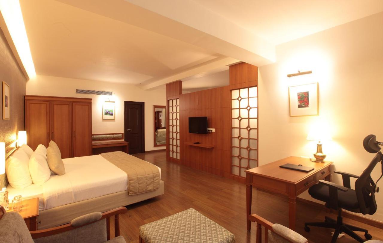 Monsoon Empress Kochi Hotel Bagian luar foto