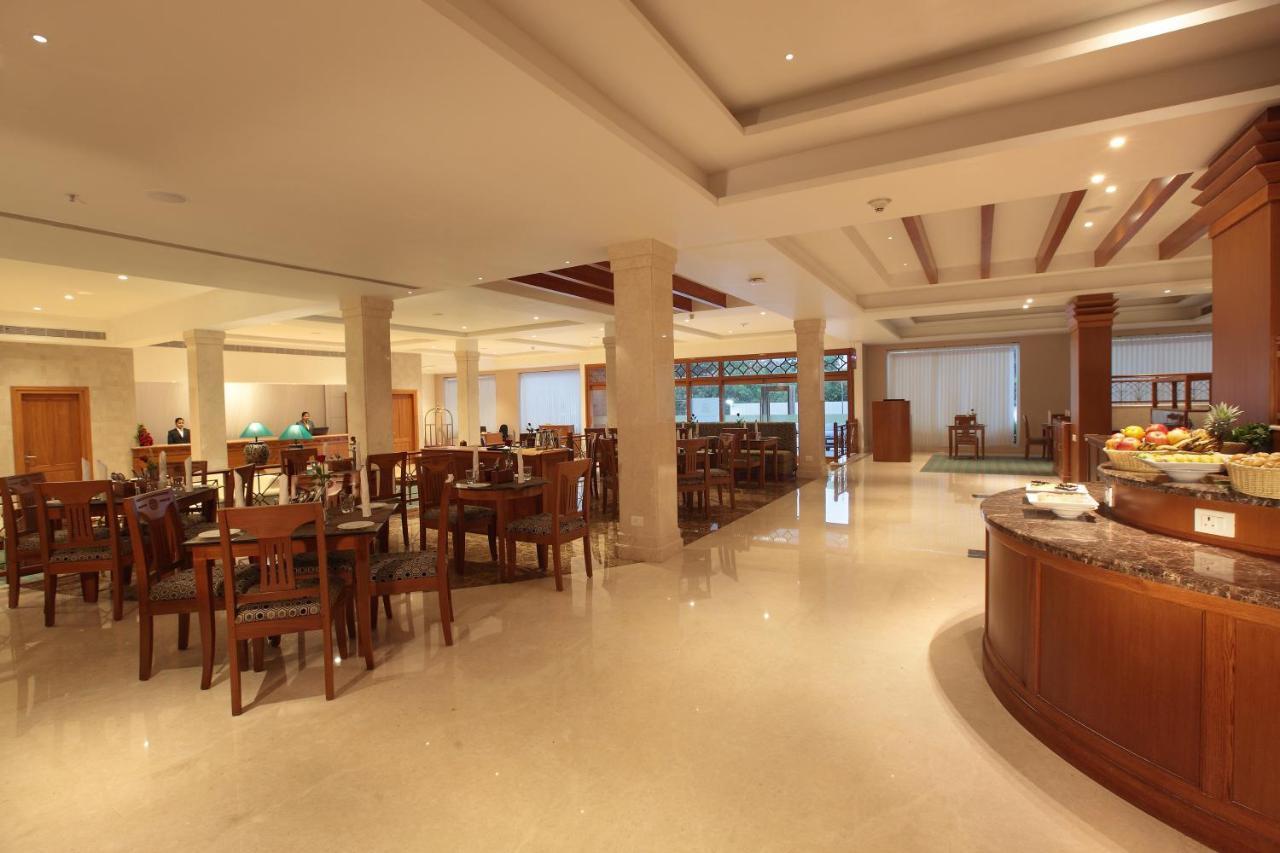 Monsoon Empress Kochi Hotel Bagian luar foto