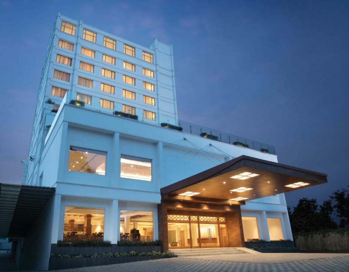Monsoon Empress Kochi Hotel Bagian luar foto